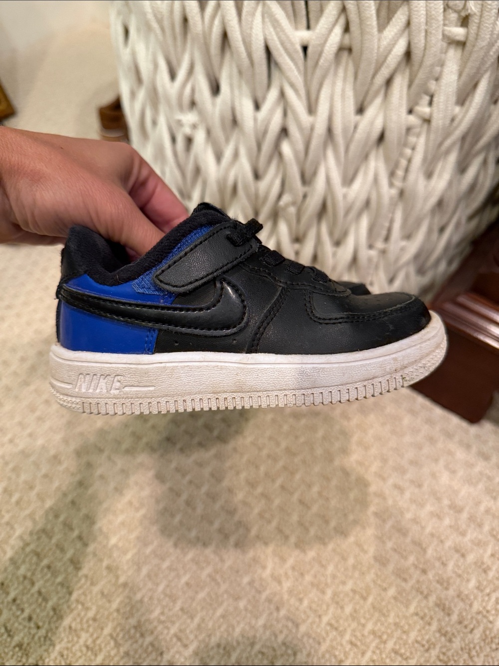 Nike Kids Black and Royal Blue Velcro Low-Top Sneakers